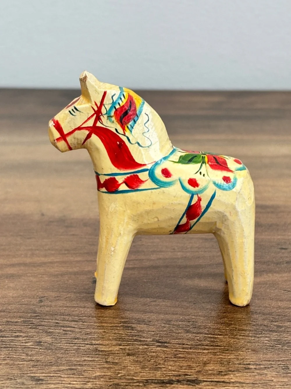 VINTAGE Traditional Hand-Carved Swedish Wooden Dala Horse Ivory Figurine READ